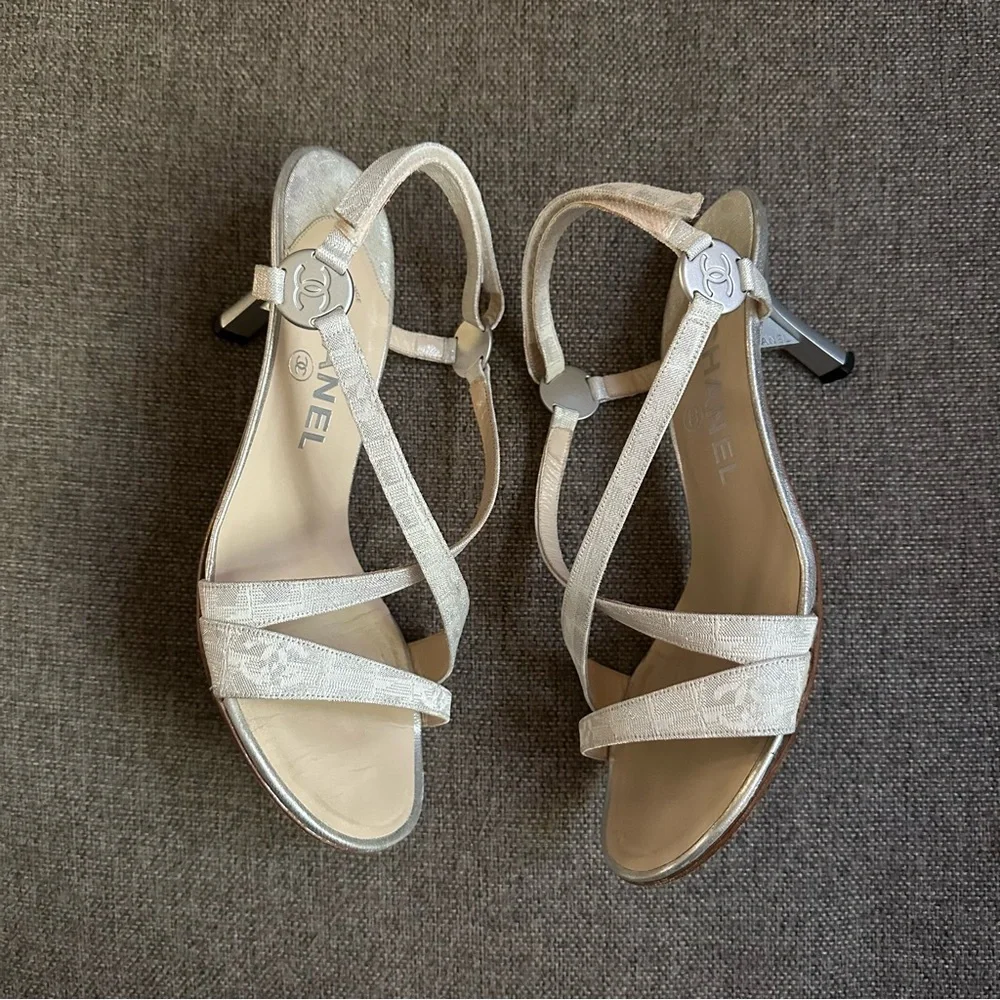 Vintage silver Chanel strappy heels - Picture 4 of 10